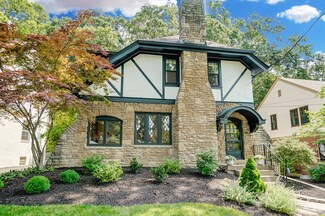 1126 Beverly Hill Dr, Cincinnati, OH 45208
