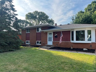 33158 Shawnee St, Westland, MI 48185