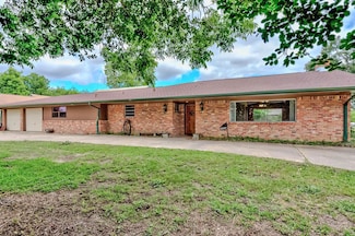 2327 8th St, Port Neches, TX 77651