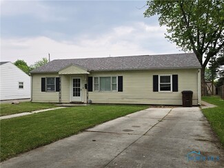 711 Circle Dr, Fostoria, OH 44830