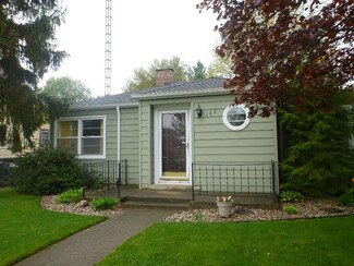 107 N Brown St, Middlebury, IN 46540