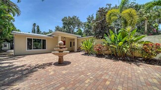 3414 Old Oak Dr, Sarasota, FL 34239