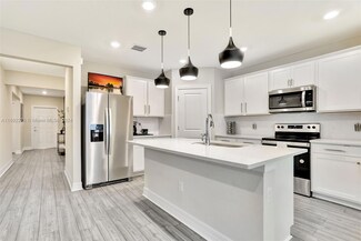 3021 Hibiscus Ave, Oakland Park, FL 33311