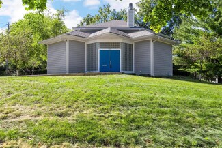 825 17th St SE, Cedar Rapids, IA 52403