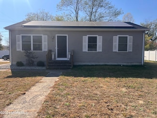 82 4th Ave, Toms River, NJ 08757