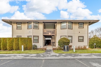 17 Hastings Ct Unit B, Yorktown Heights, NY 10598