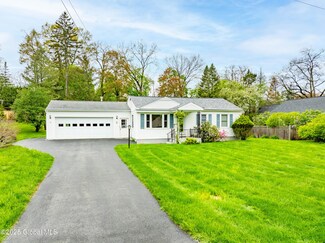 1 Appletree Ln, Newtonville, NY 12110