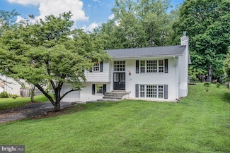 11733 Ambleside Dr, Potomac, MD 20854