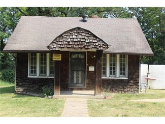 6119 Agnes Ave, Kansas City, MO 64130
