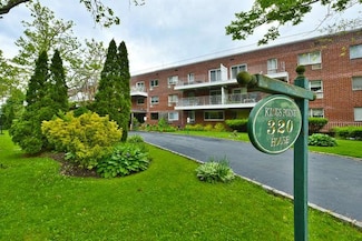 320 E Shore Rd Unit 10C, Great Neck, NY 11023