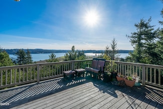 584 SE Running Springs Ct, Newport, OR 97365