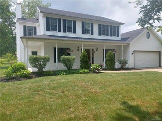 25 Pinyon Dr, Orchard Park, NY 14127