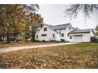212 14th St, Heron Lake, MN 56137