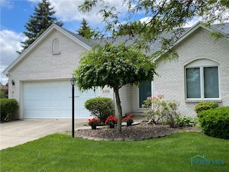2456 Plum Leaf Ln, Toledo, OH 43614