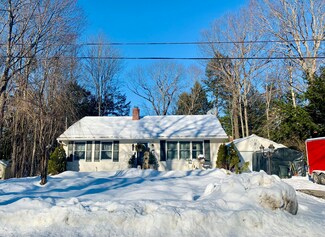 129 Easy St, Farmingdale, ME 04344