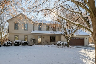 W281N7030 Huntington Ct S, Hartland, WI 53029