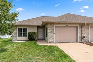 902 Pine Ave, Warrenton, MO 63383