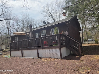 100 Saddle Brook Ln, Lords Valley, PA 18428
