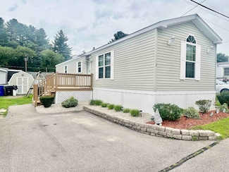 3 Village Ln, Hudson, NH 03051