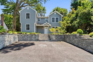 8 Elm Dr, East Northport, NY 11731