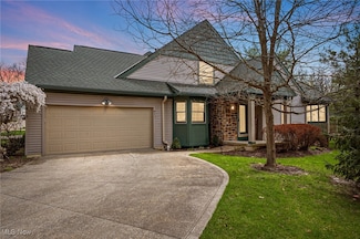 813 Hampton Ct, Northfield, OH 44067