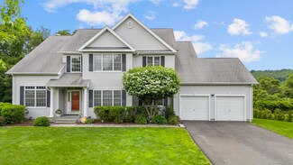 81 Masters Ln, Milford, CT 06461