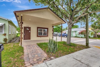 332 S E St, Lake Worth, FL 33460