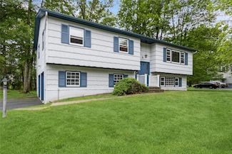 9 Westlyn Dr, Bardonia, NY 10954