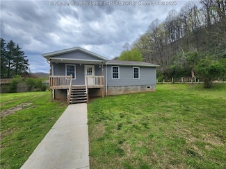 7 Wall St, Clendenin, WV 25045