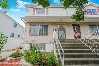 30 Imperial Ct, Staten Island, NY 10304