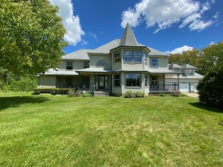 103 Renshaw Rd, Weare, NH 03281