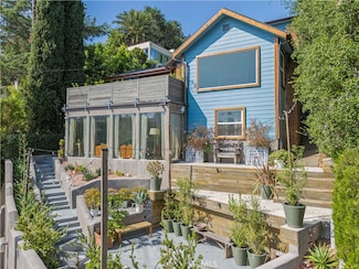1351 Columbia Dr, Glendale, CA 91205