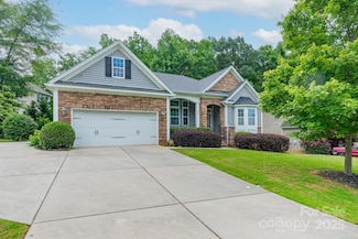 968 Autumn Glen Ct, Clover, SC 29710