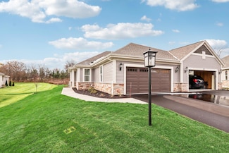 W204N17653 Laurel Place Unit 501, Jackson, WI 53037