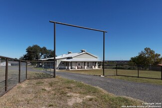 165 Big Oak Dr, Adkins, TX 78101