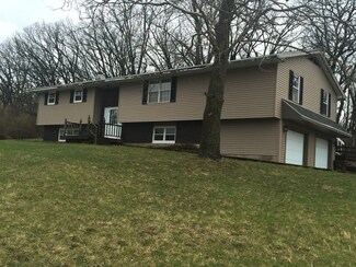 6548 N Hales Corner Rd, Stillman Valley, IL 61084