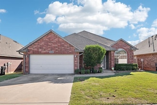 1824 NE 11th St, Moore, OK 73160