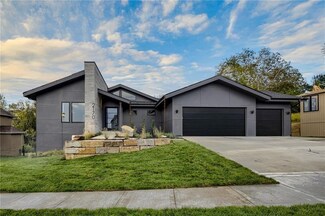 2170 NW Scenic View Dr, Riverside, MO 64150