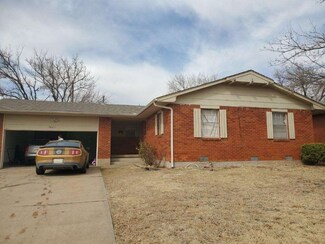 3823 NW Meadowbrook Dr, Lawton, OK 73505