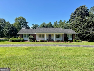 1282 E Mccarty St, Sandersville, GA 31082
