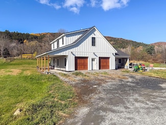 46 Makalas Way, Thetford, VT 05043