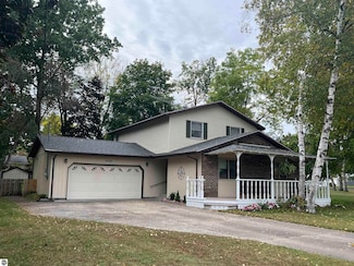 308 Forest Ave, Clare, MI 48617