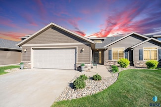 5702 S Tanner Ave, Sioux Falls, SD 57108