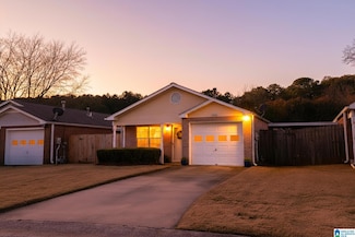 1824 Stonehenge Dr, Birmingham, AL 35215