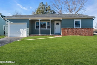 80 Brakenbury Dr, Toms River, NJ 08757