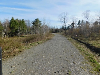 42 Meadow Dr, Waterville, ME 04901