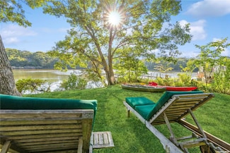 2 Doris Ln, Southampton, NY 11968