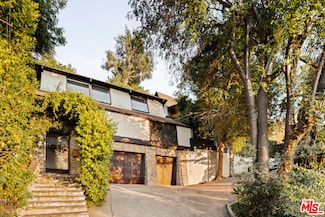 3986 Clayton Ave, Los Angeles, CA 90027