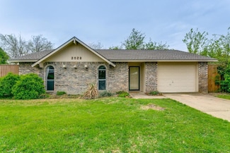 2028 Victoria Rd, Carrollton, TX 75007