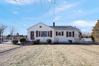 95 Old Post Rd, North Attleboro, MA 02760